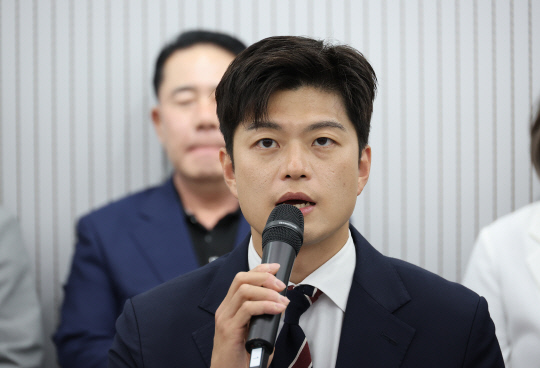 김용태 국민의힘 비상대책위원장이 지난 10일 중앙당사에서 열린 비상대책위원장 주재 원외당협위원장 간담회에서 발언하고 있다. [연합뉴스]